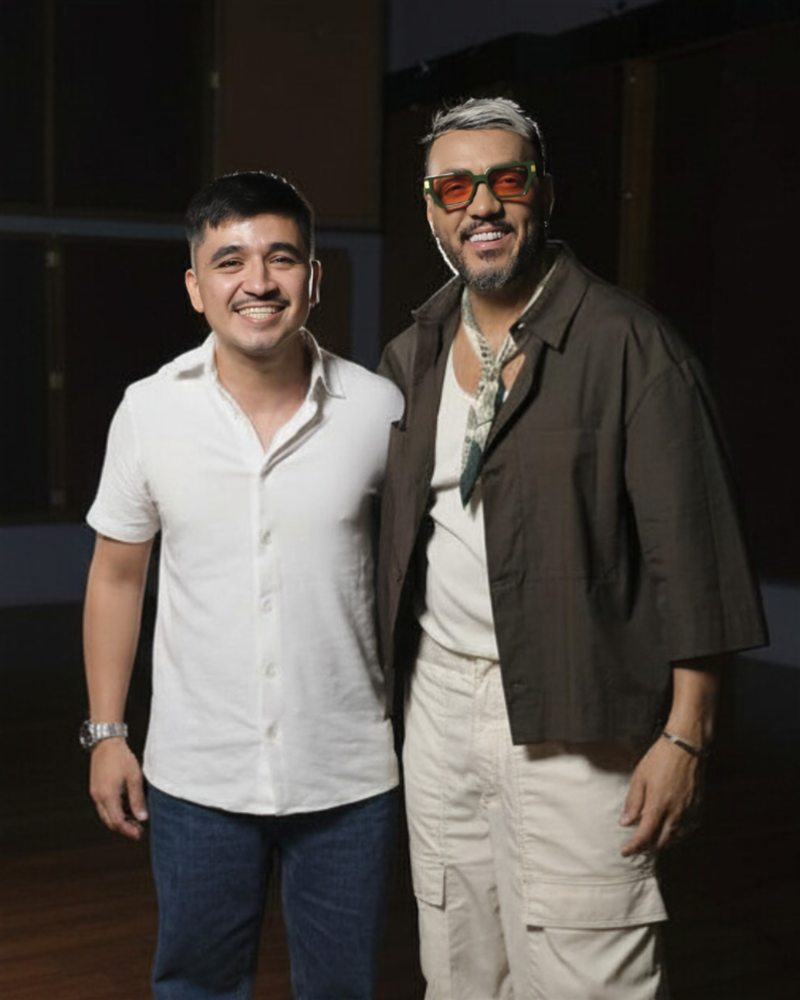 Carlos Jr. ao lado de Belo